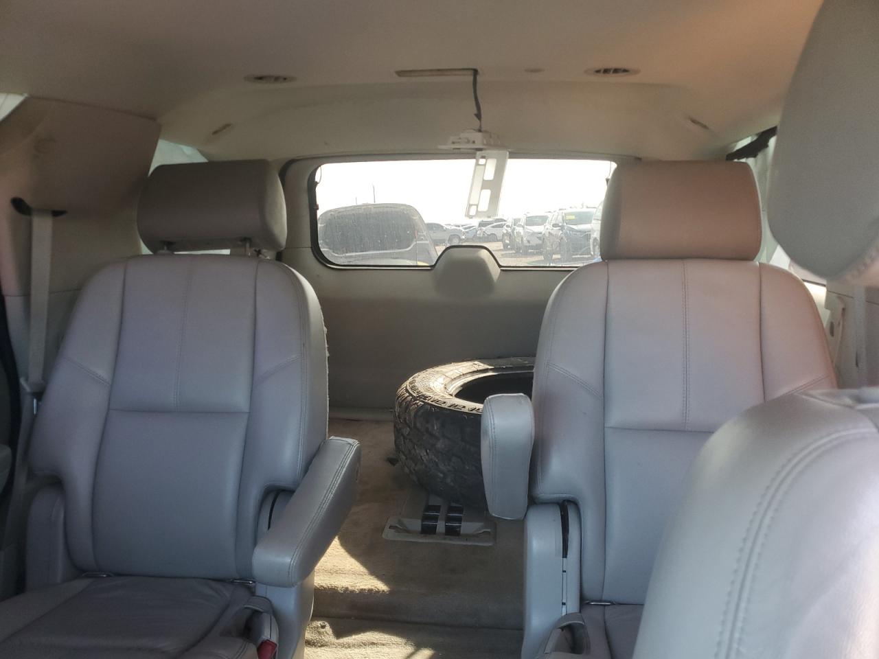 2011 Chevrolet Tahoe - Image 10
