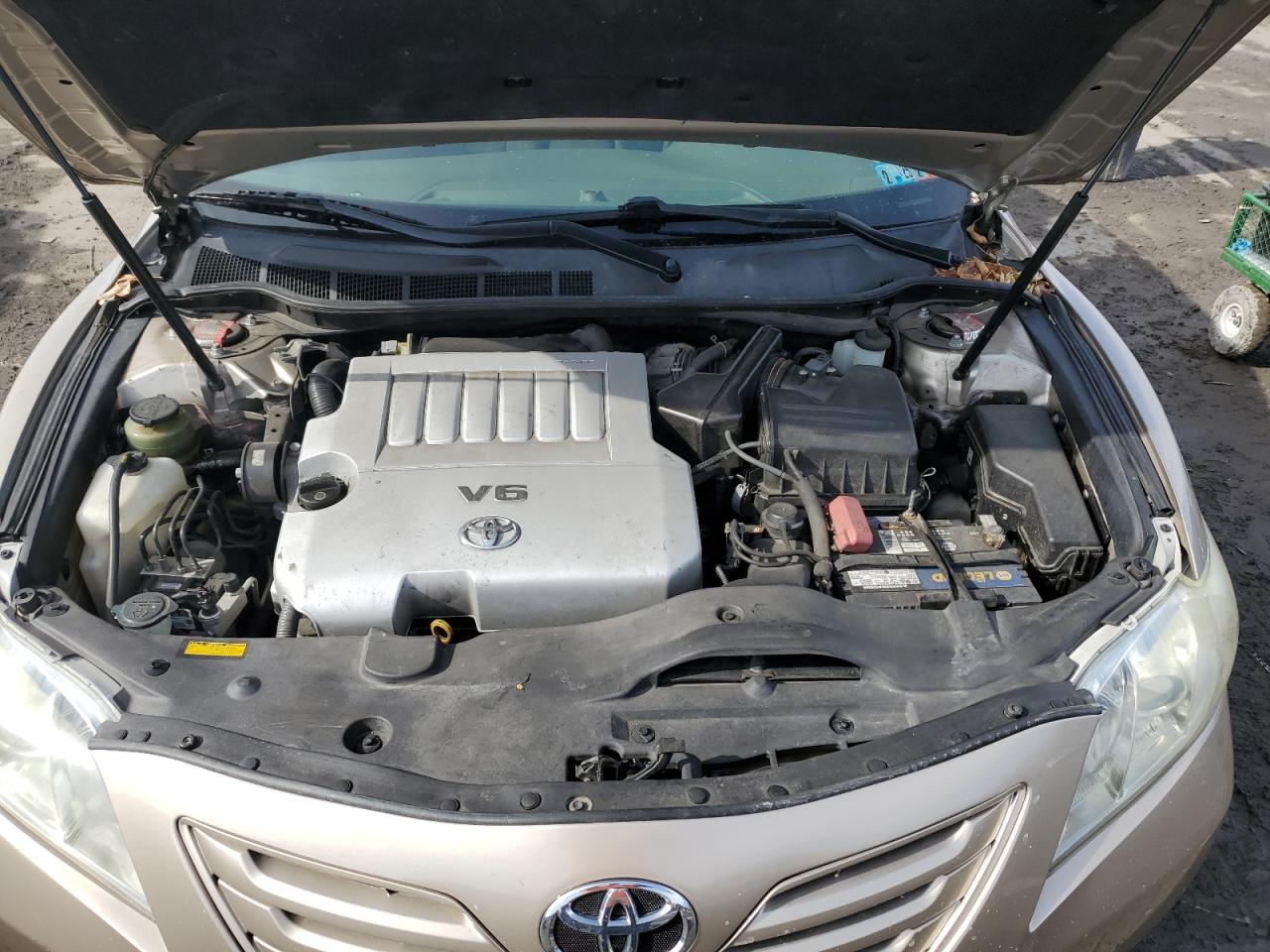 2009 Toyota Camry - Image 11