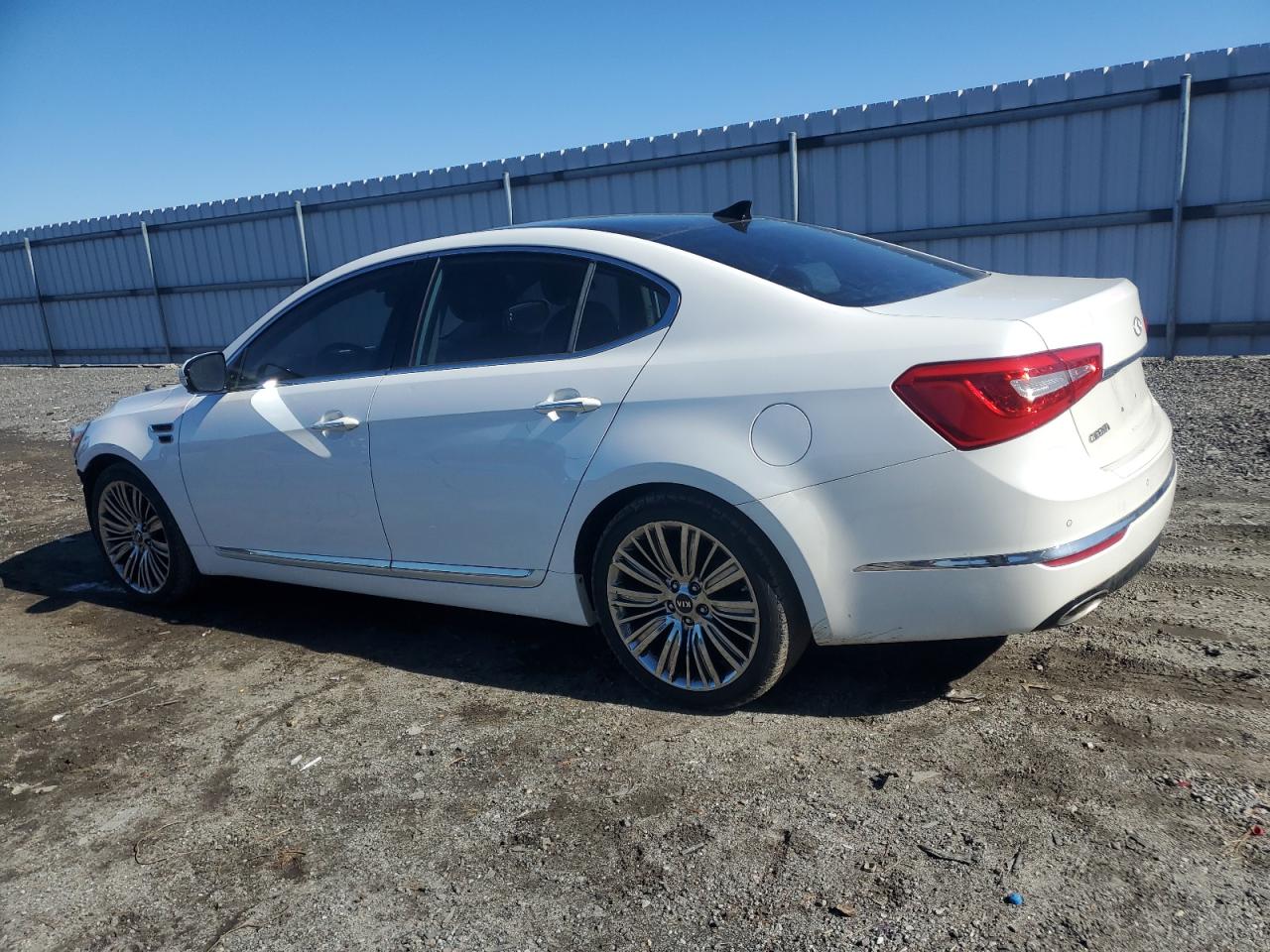 2015 Kia Cadenza - Image 2