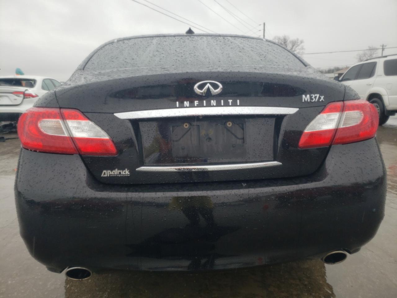 2011 Infiniti M - Image 6
