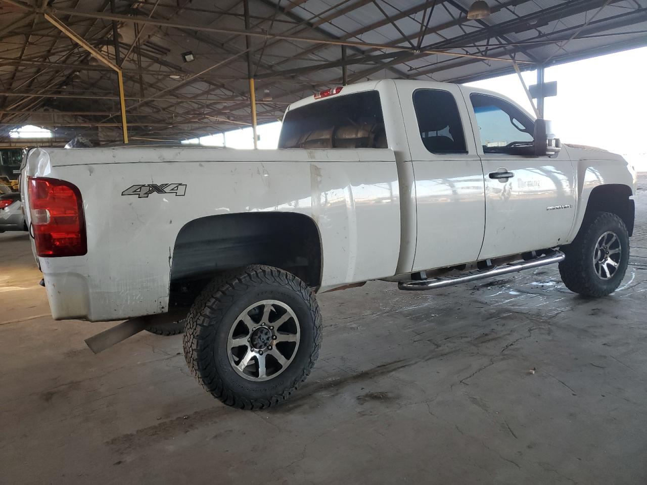2009 Chevrolet Silverado - Image 3