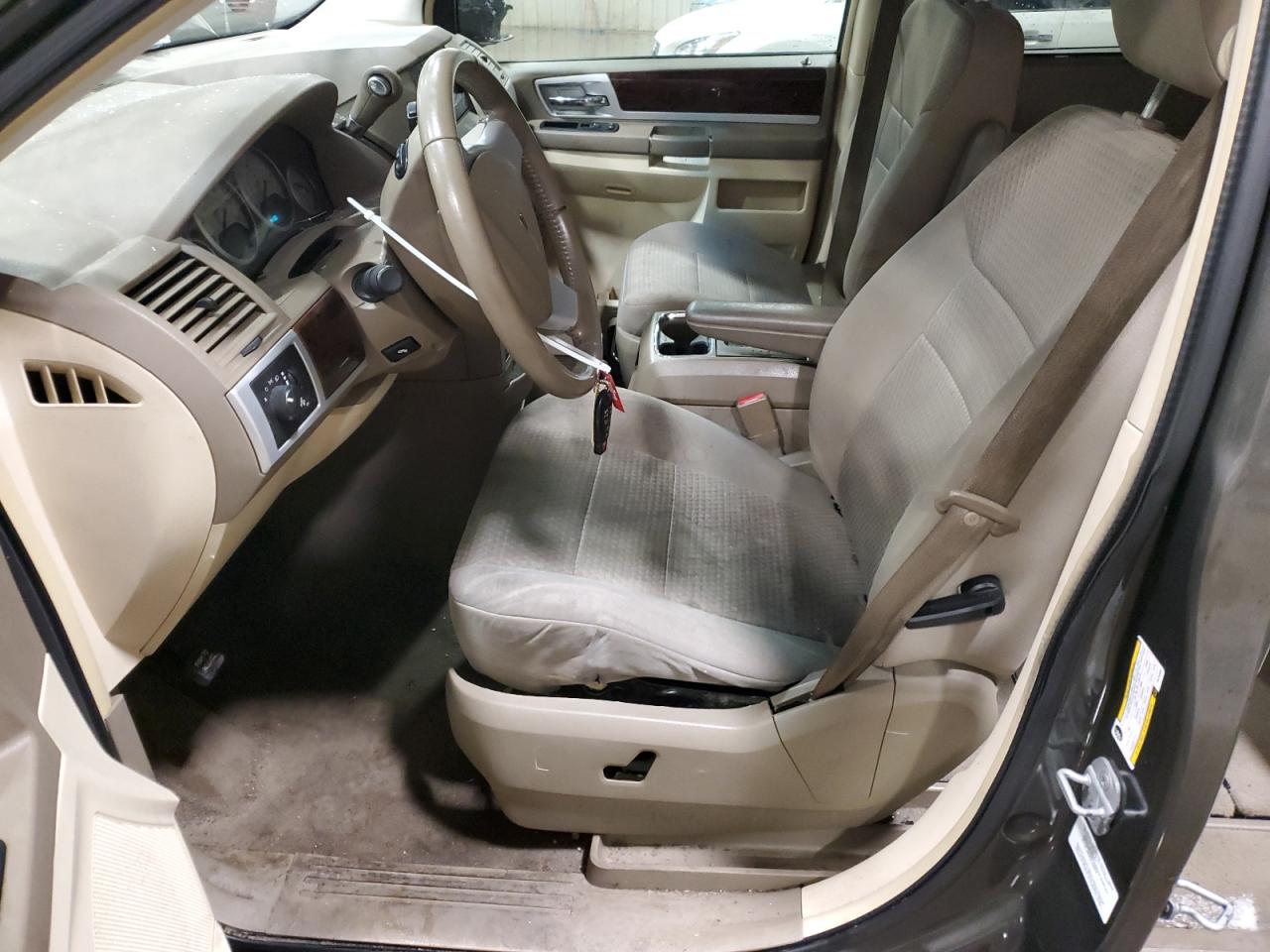 2010 Chrysler Town & Country - Image 7