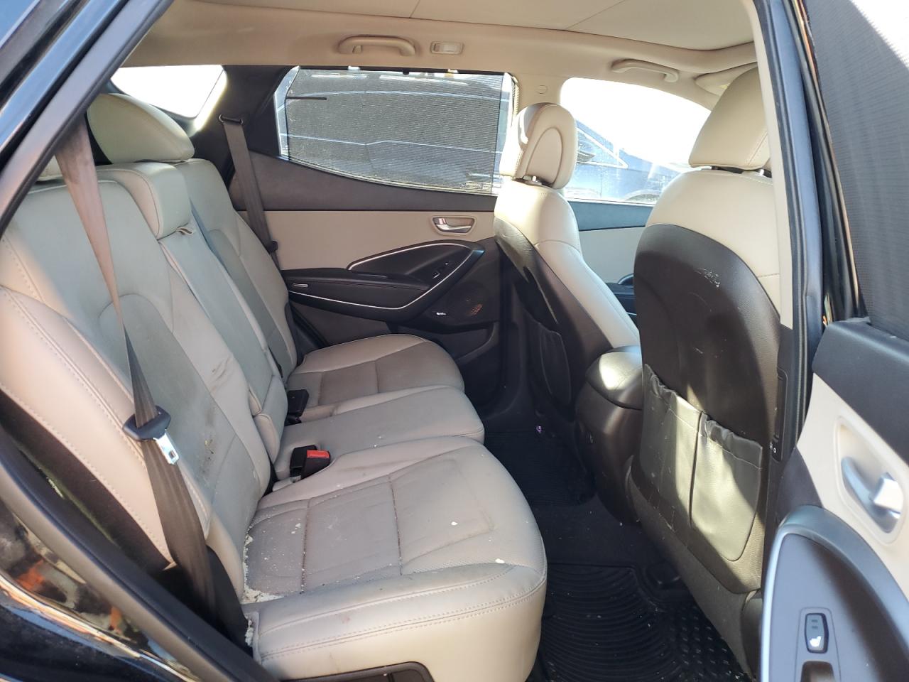 2017 Hyundai Santa Fe - Image 11