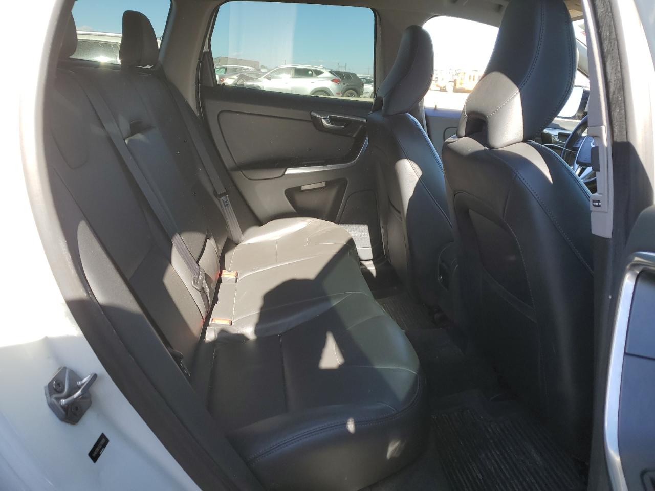 2016 Volvo XC60 - Image 11