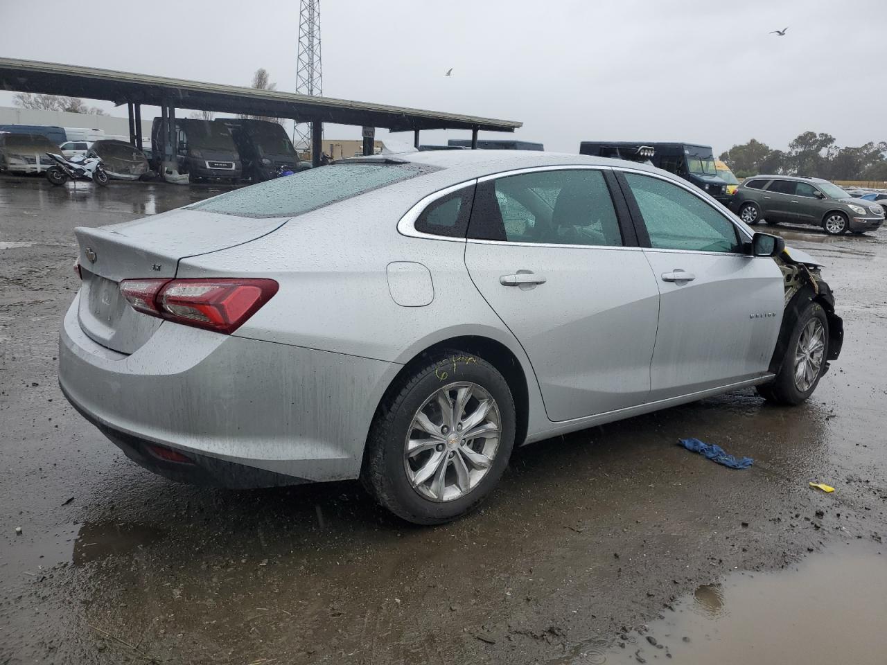 2022 Chevrolet Malibu - Image 3