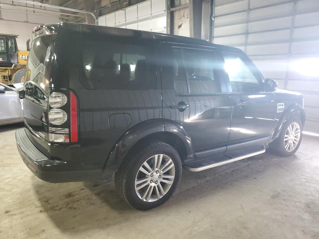 2016 Land Rover LR4 - Image 3