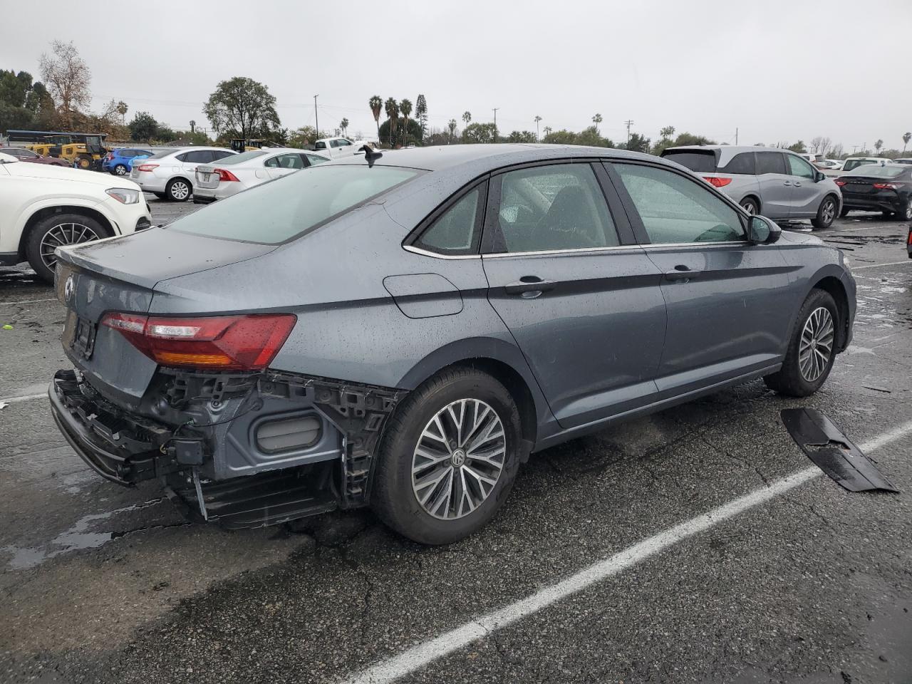 2019 Volkswagen Jetta - Image 3