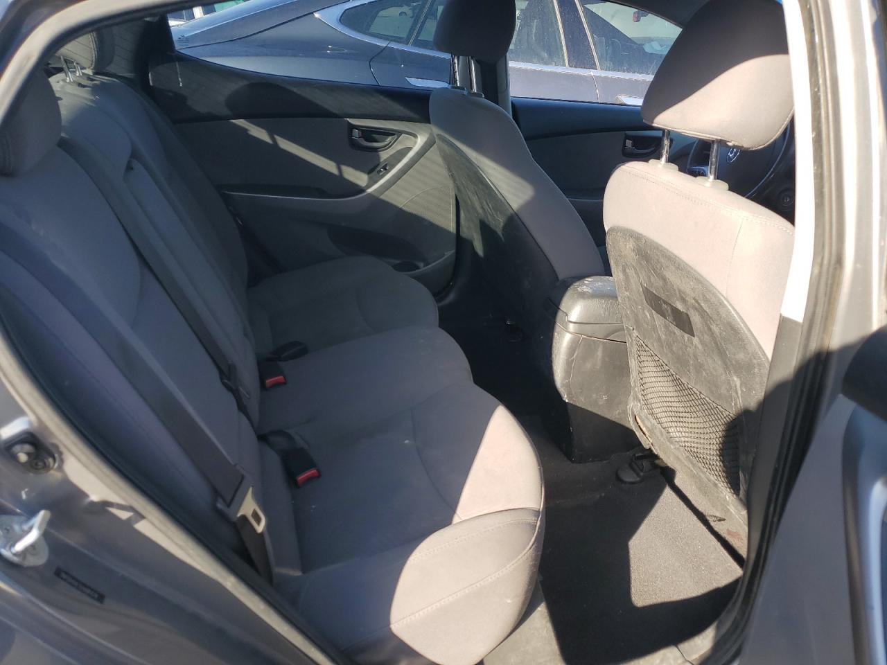 2014 Hyundai Elantra - Image 10