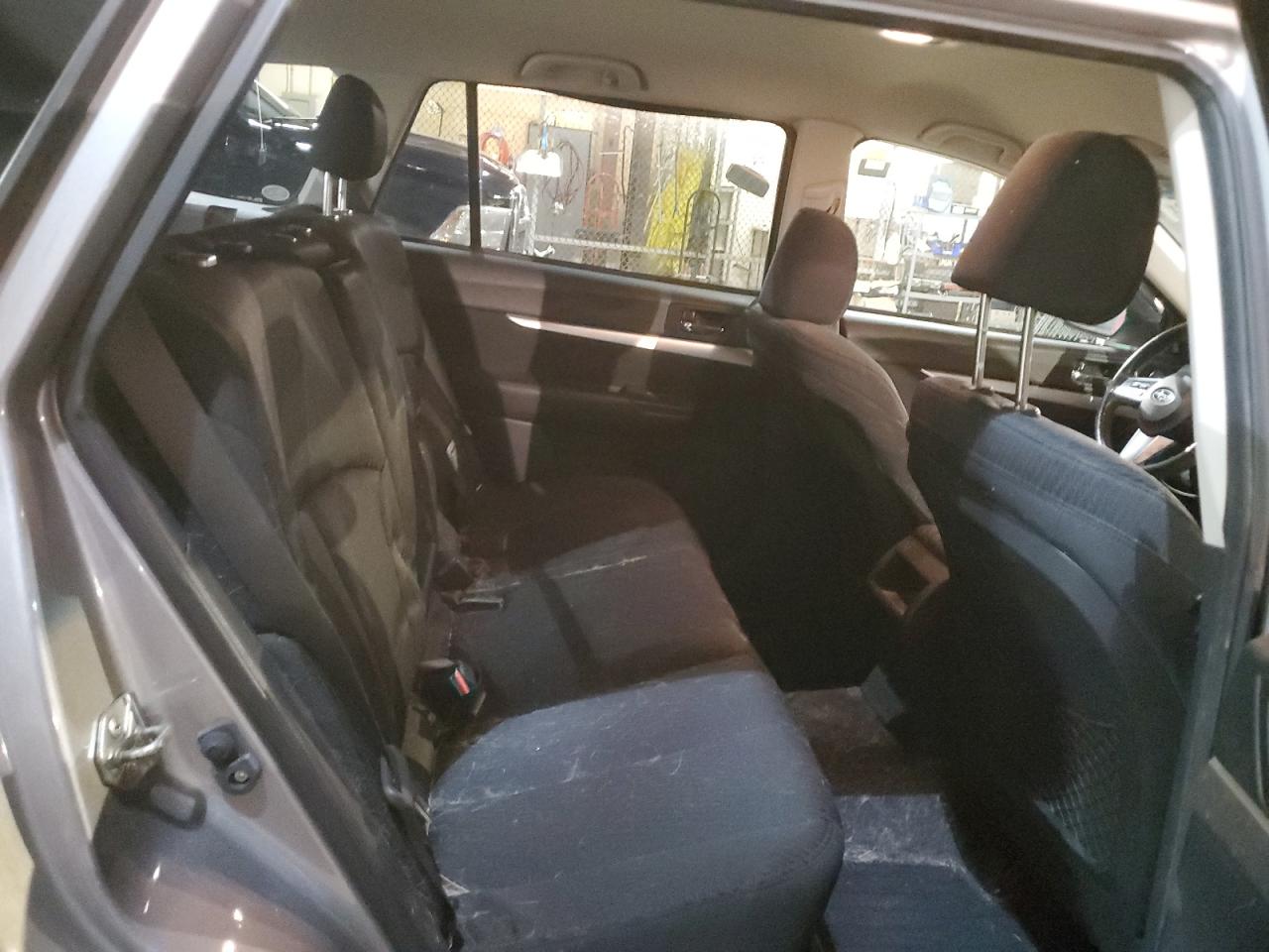 2010 Subaru Outback - Image 11