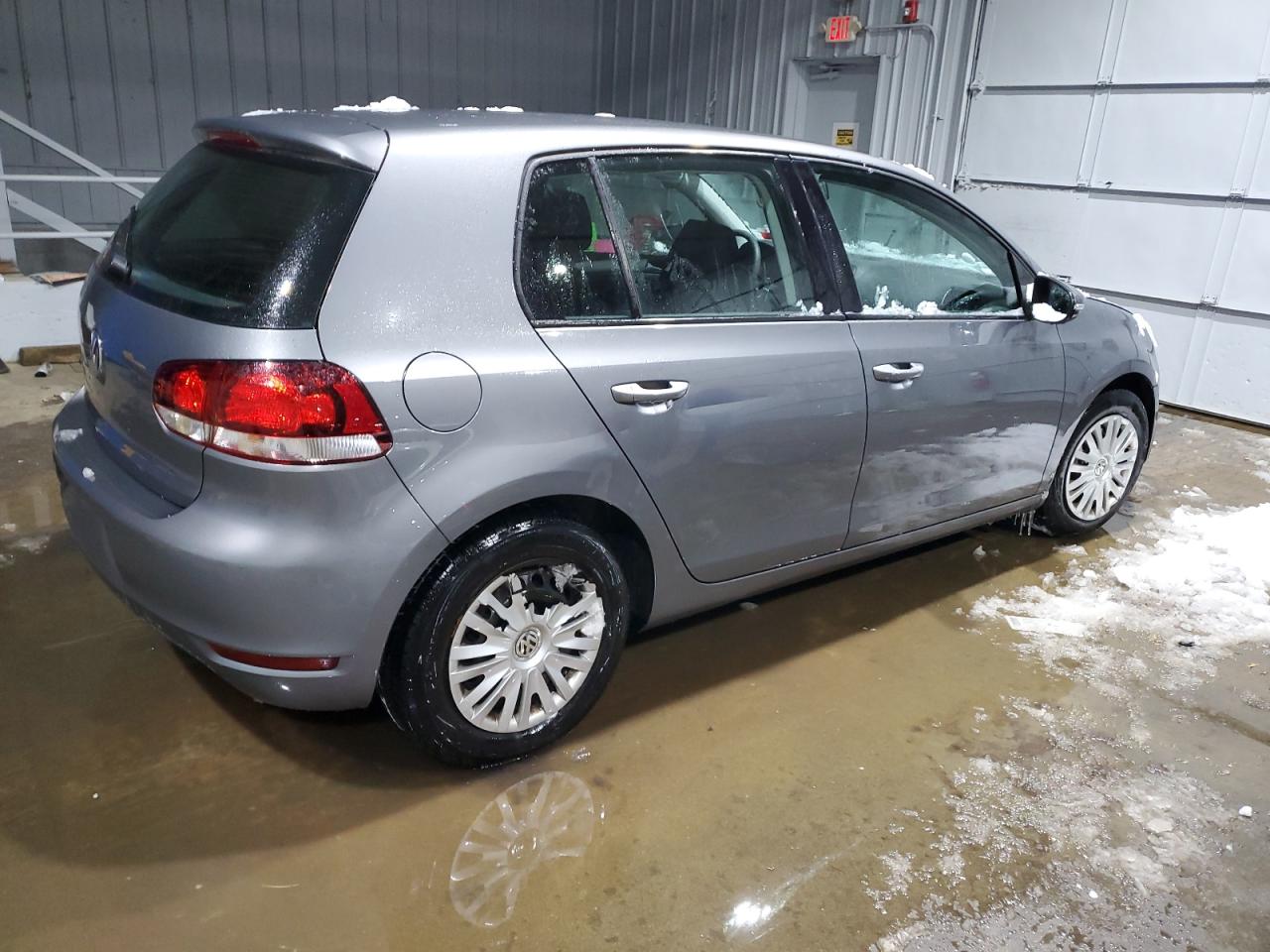 2010 Volkswagen Golf - Image 3