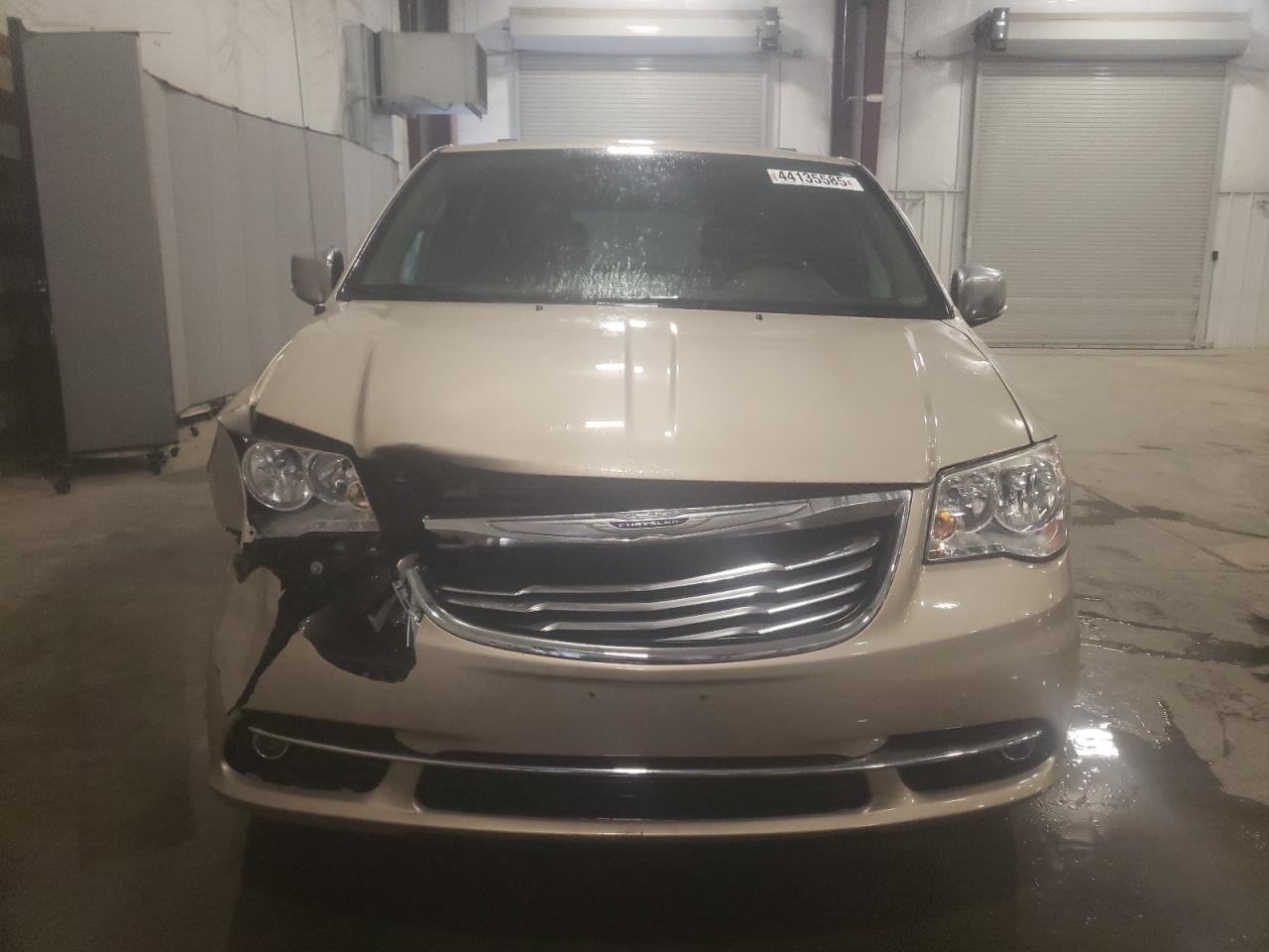 2014 Chrysler Town & Country - Image 5