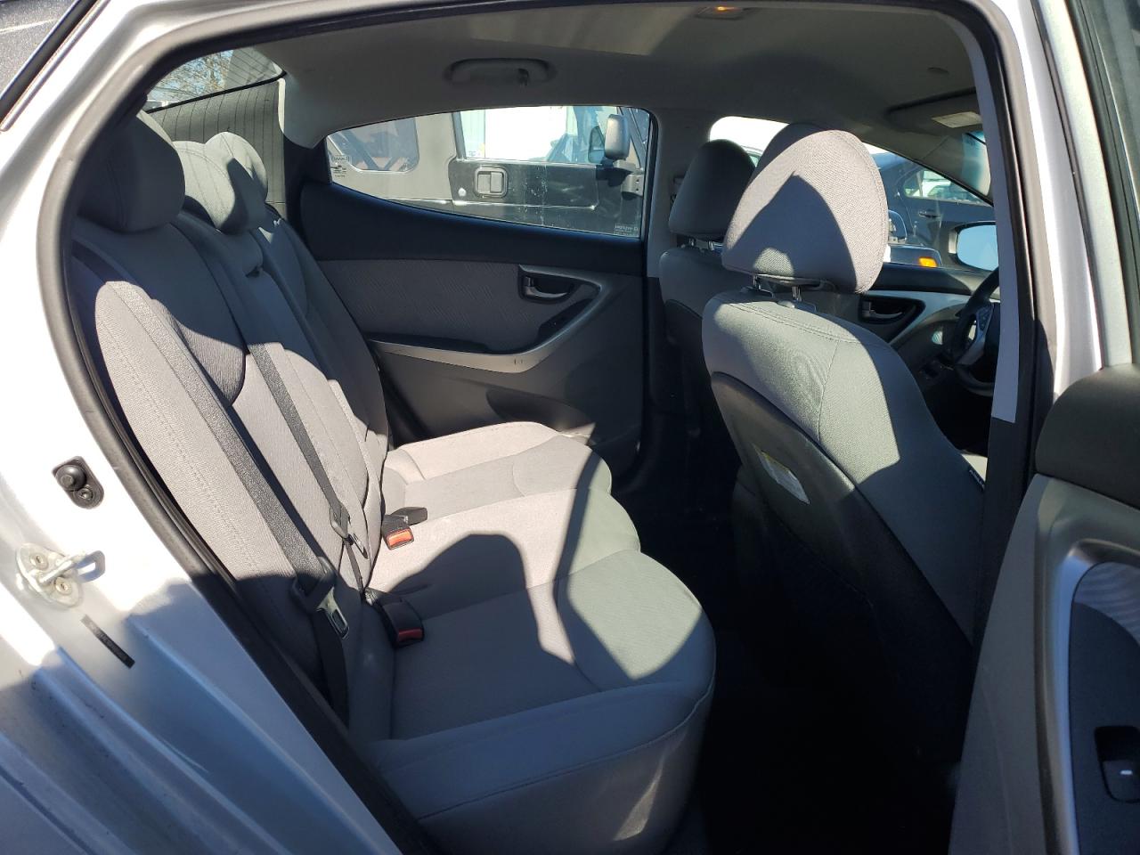 2013 Hyundai Elantra - Image 10