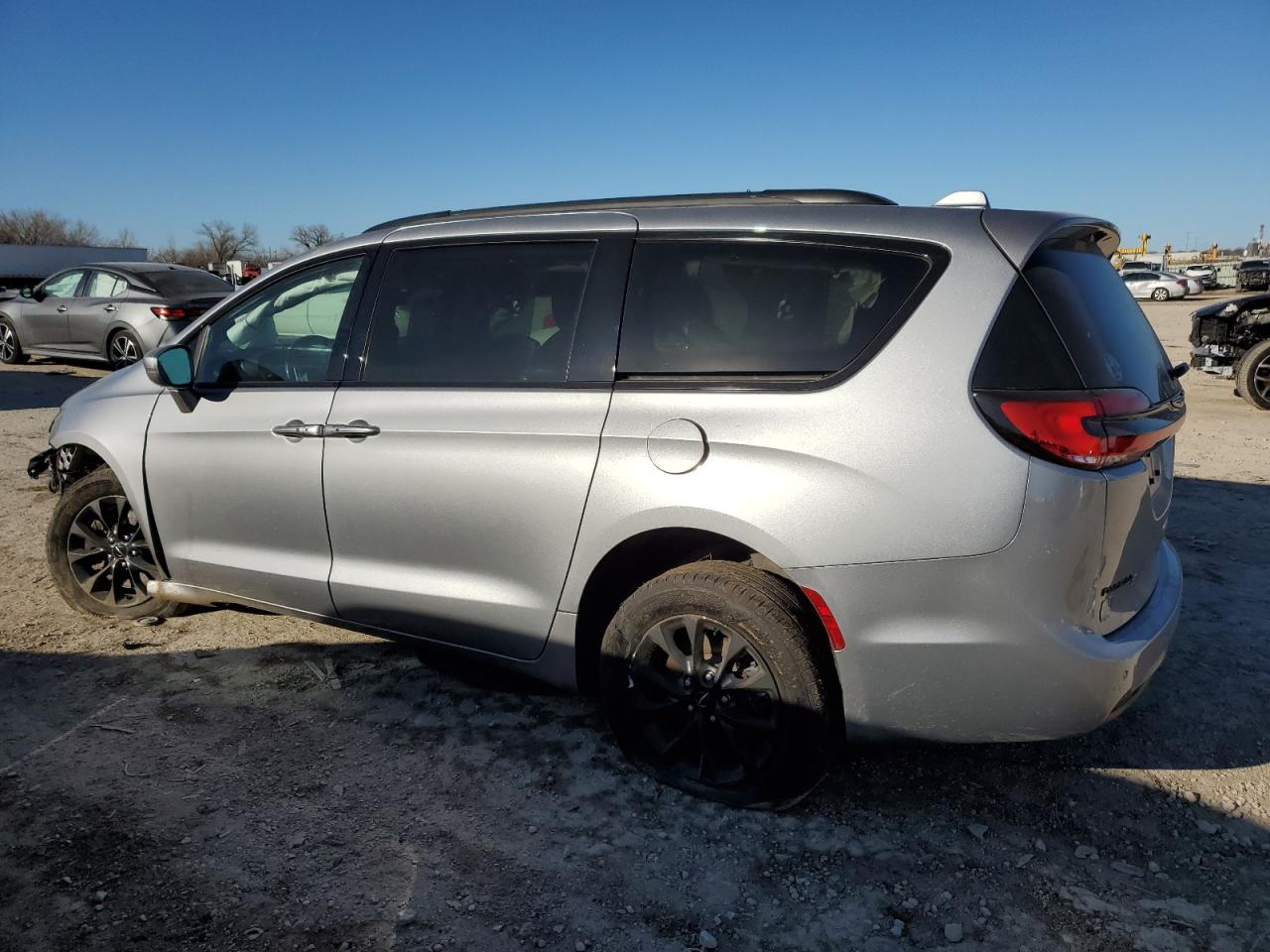 2021 Chrysler Pacifica - Image 2
