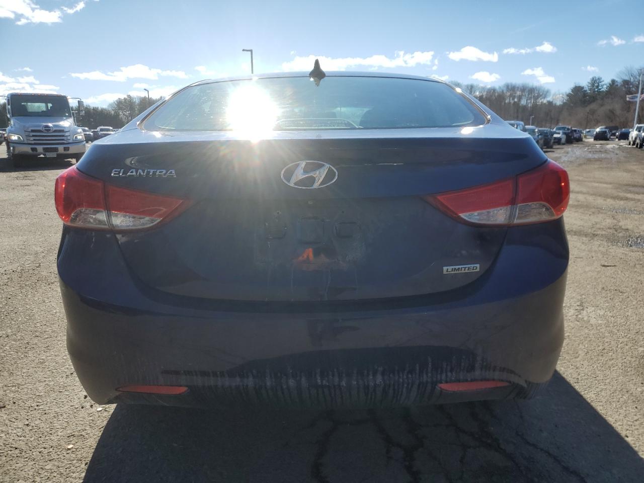 2012 Hyundai Elantra - Image 6