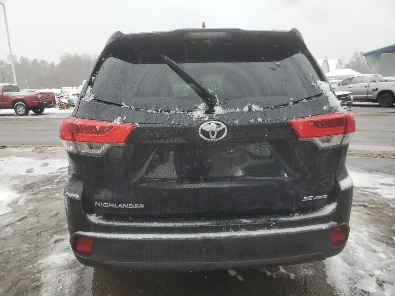 2017 Toyota Highlander - Image 6