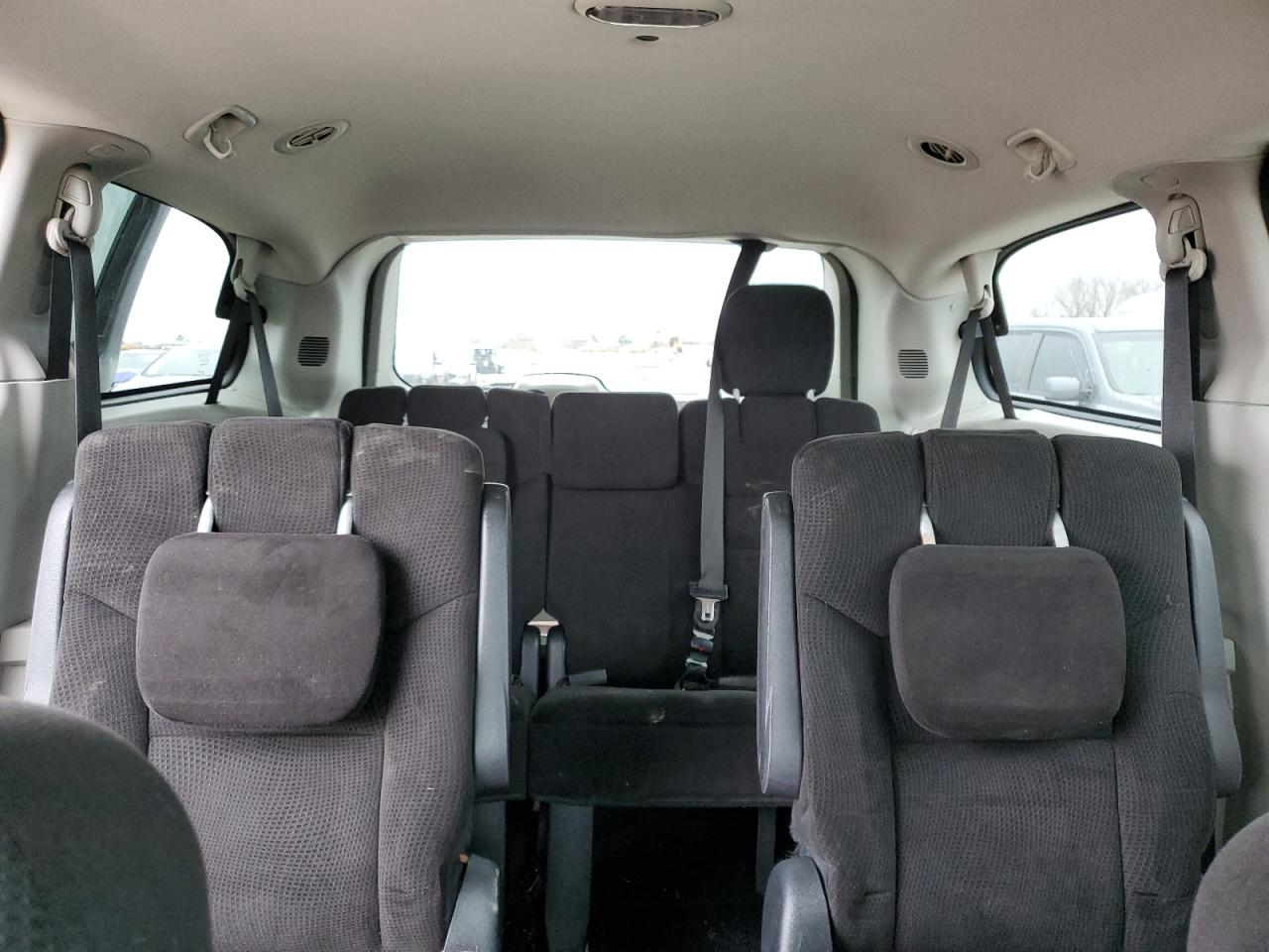 2016 Dodge Caravan - Image 10