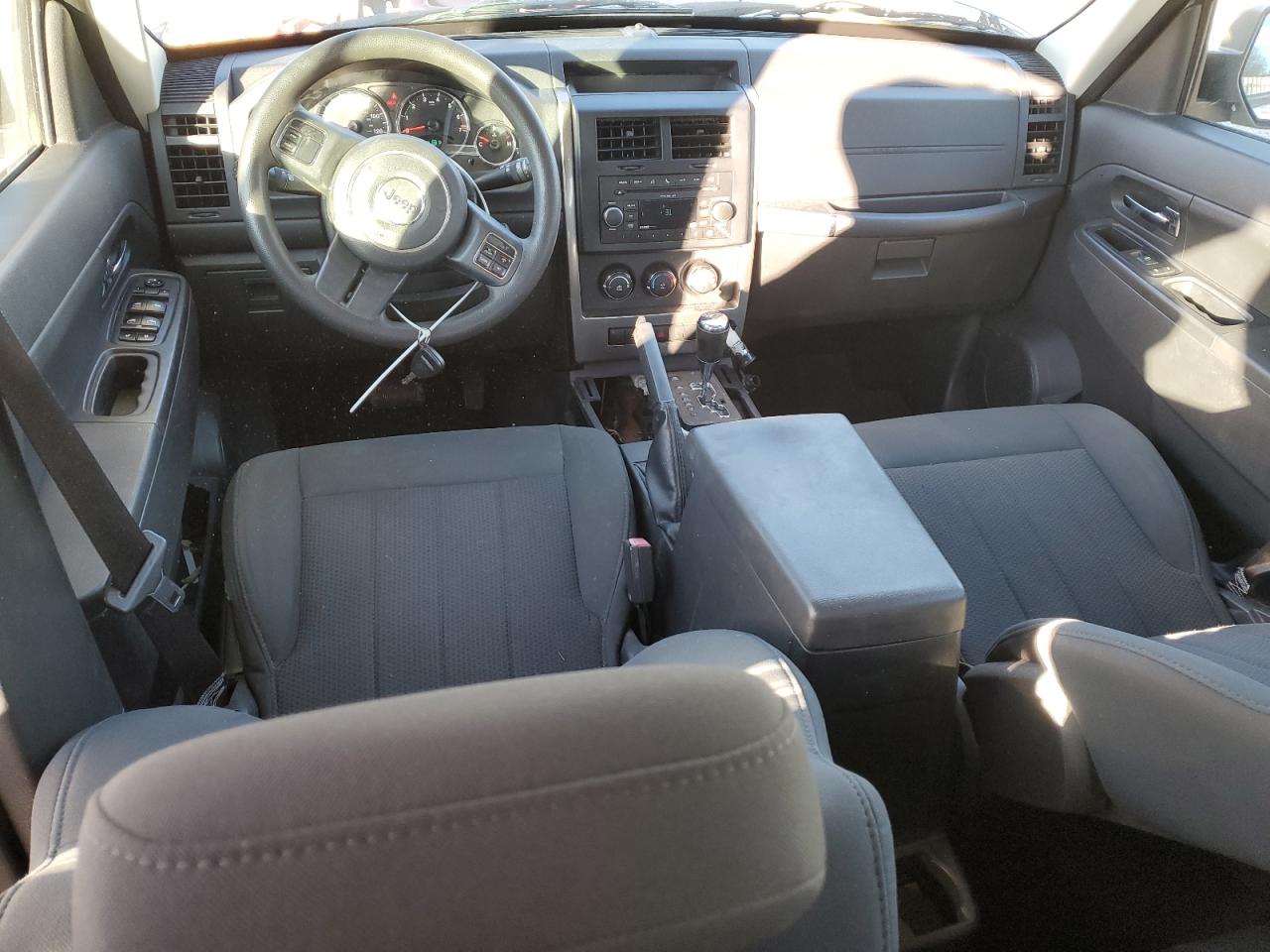 2011 Jeep Liberty (North America) - Image 8