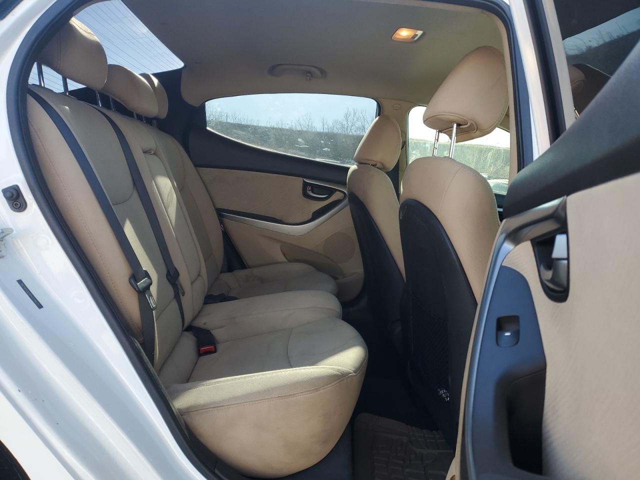 2013 Hyundai Elantra - Image 10