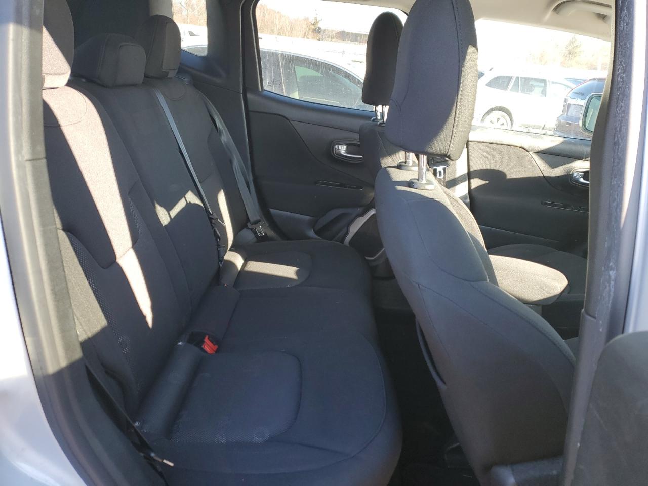 2015 Jeep Renegade - Image 10