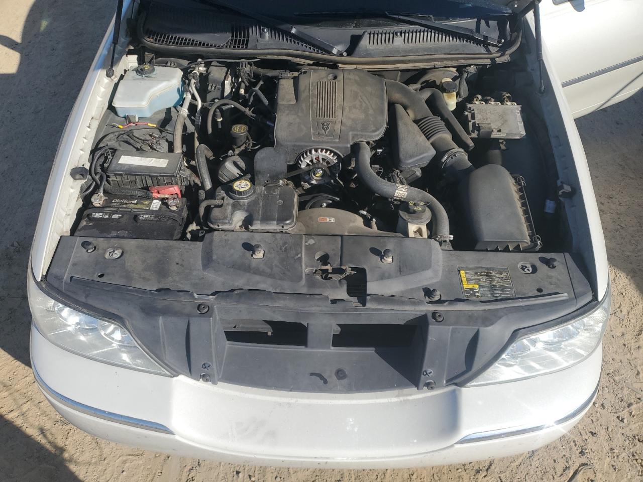 2005 Lincoln Town Car - Image 11