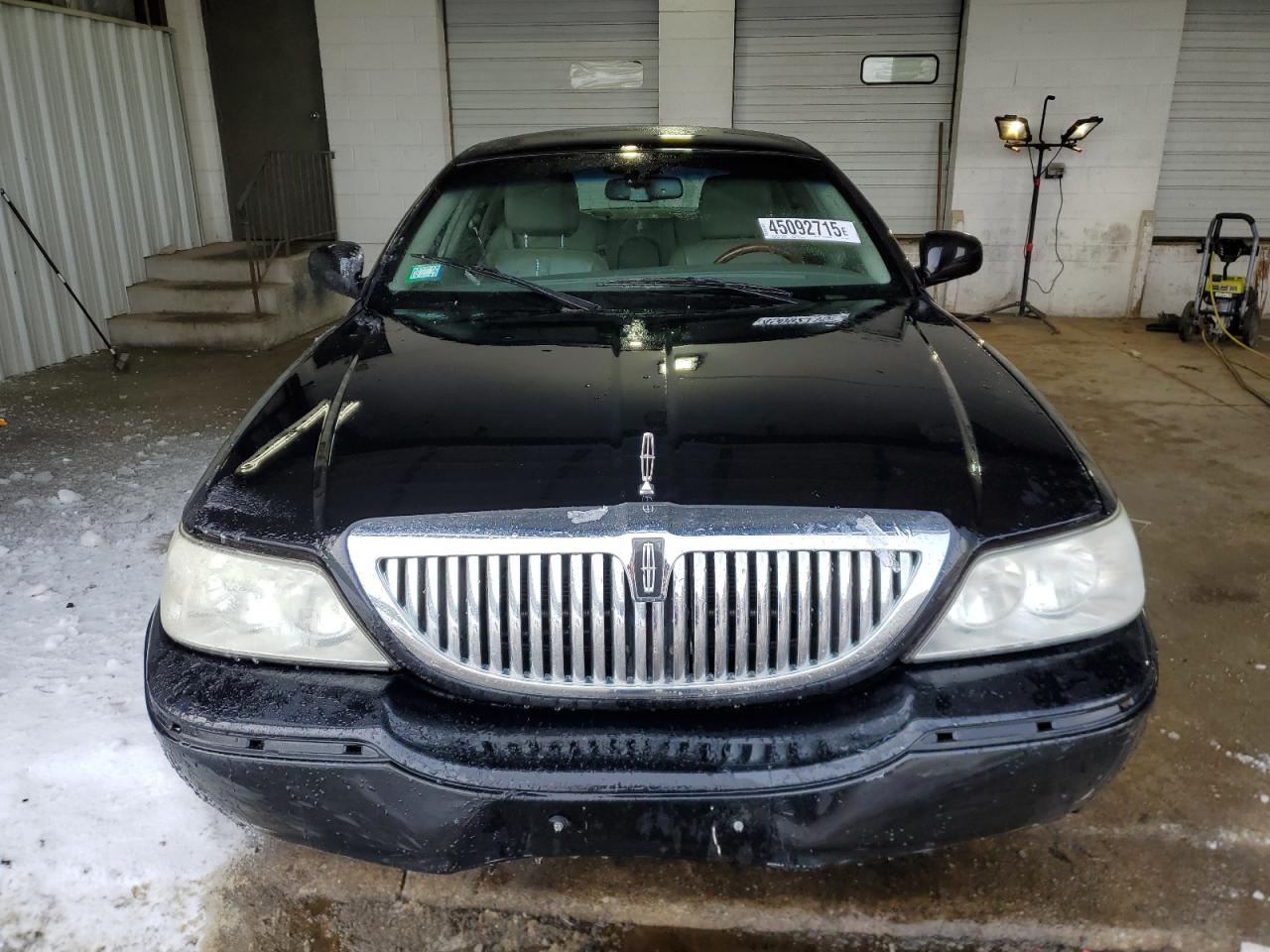 2011 Lincoln Town Car - Image 5