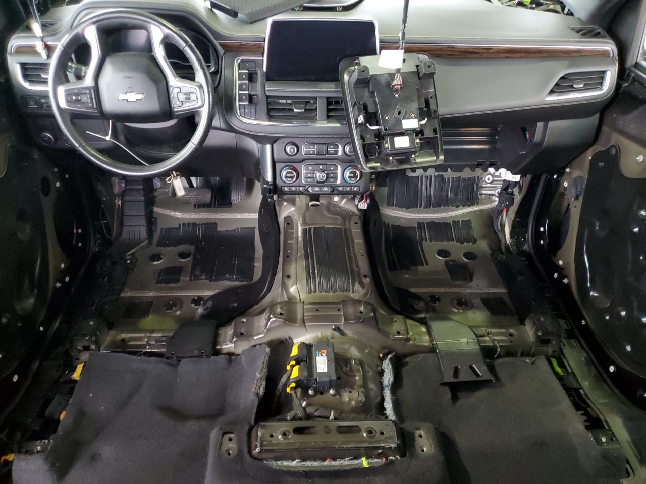 2023 Chevrolet Suburban - Image 8