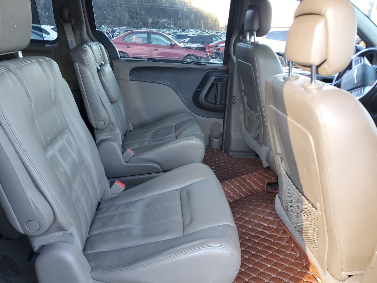 2012 Chrysler Town & Country - Image 11