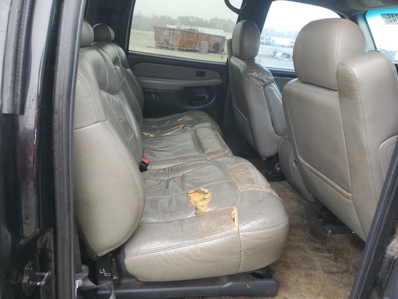 2002 Chevrolet Suburban - Image 11