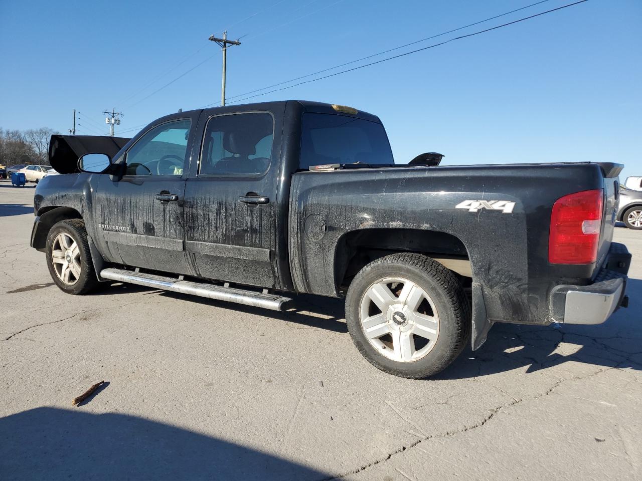 2007 Chevrolet Silverado - Image 2