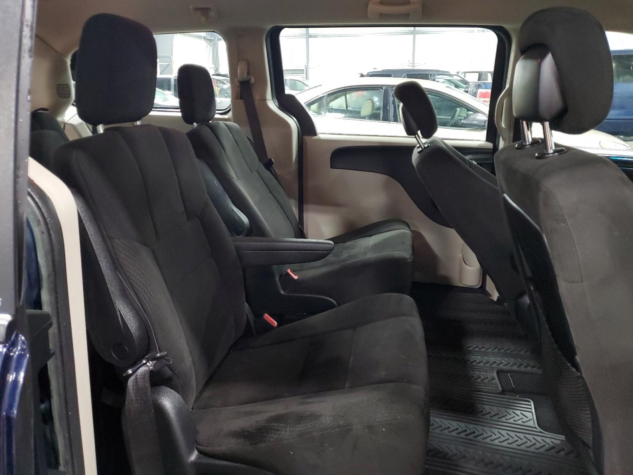 2012 Dodge Caravan - Image 11