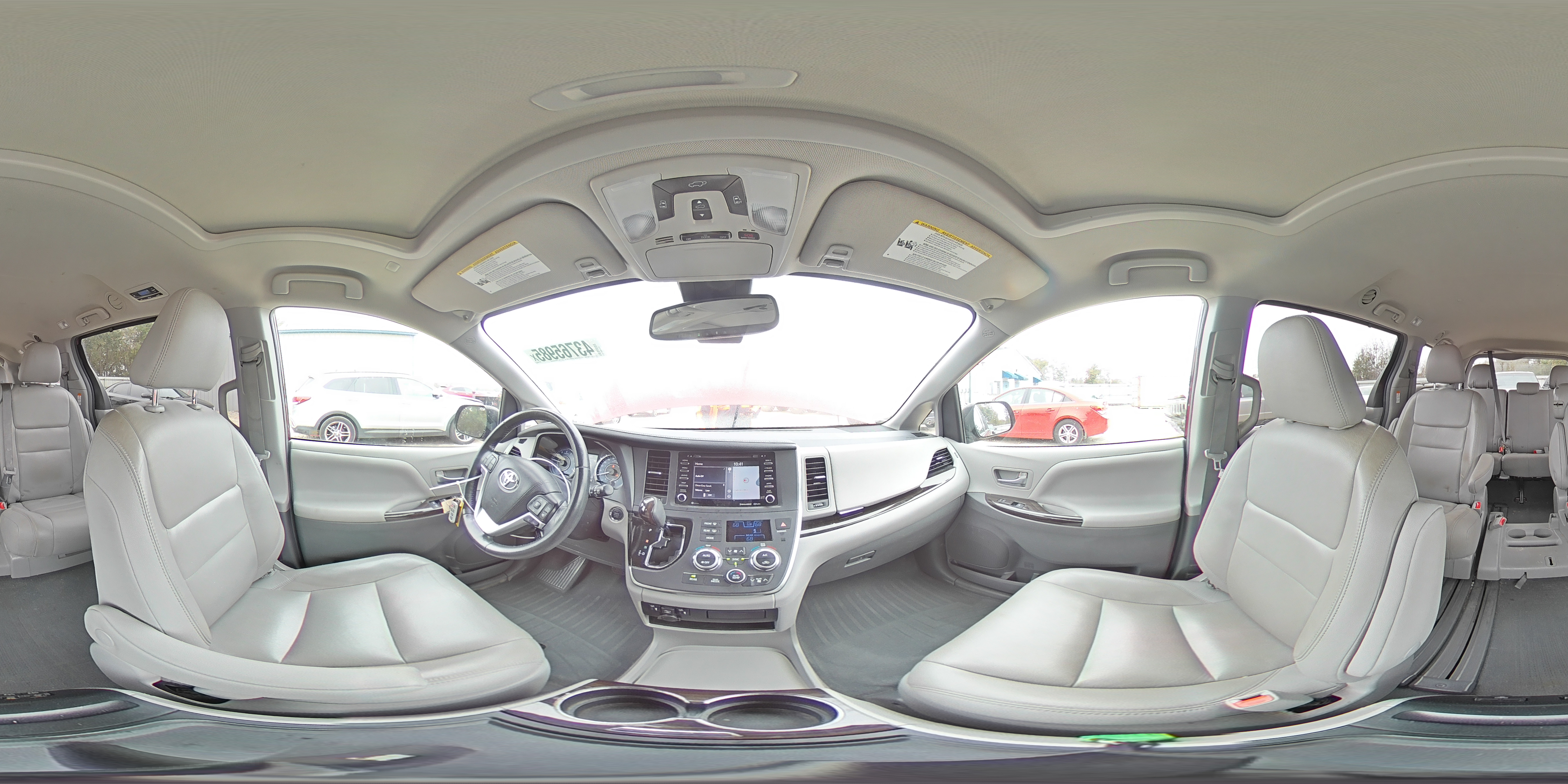 2019 Toyota Sienna - Image 15