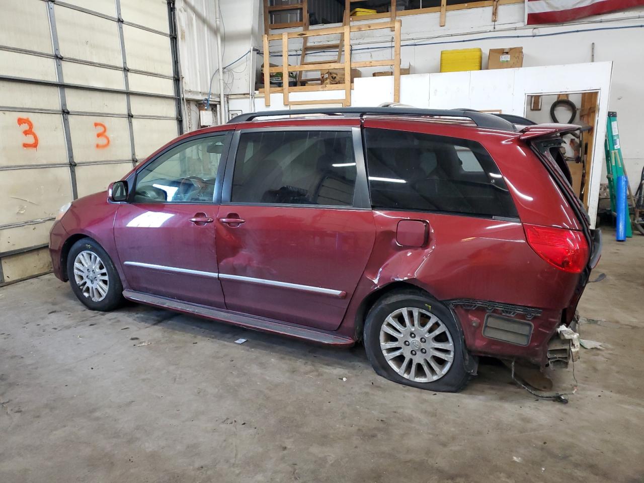 2008 Toyota Sienna - Image 2