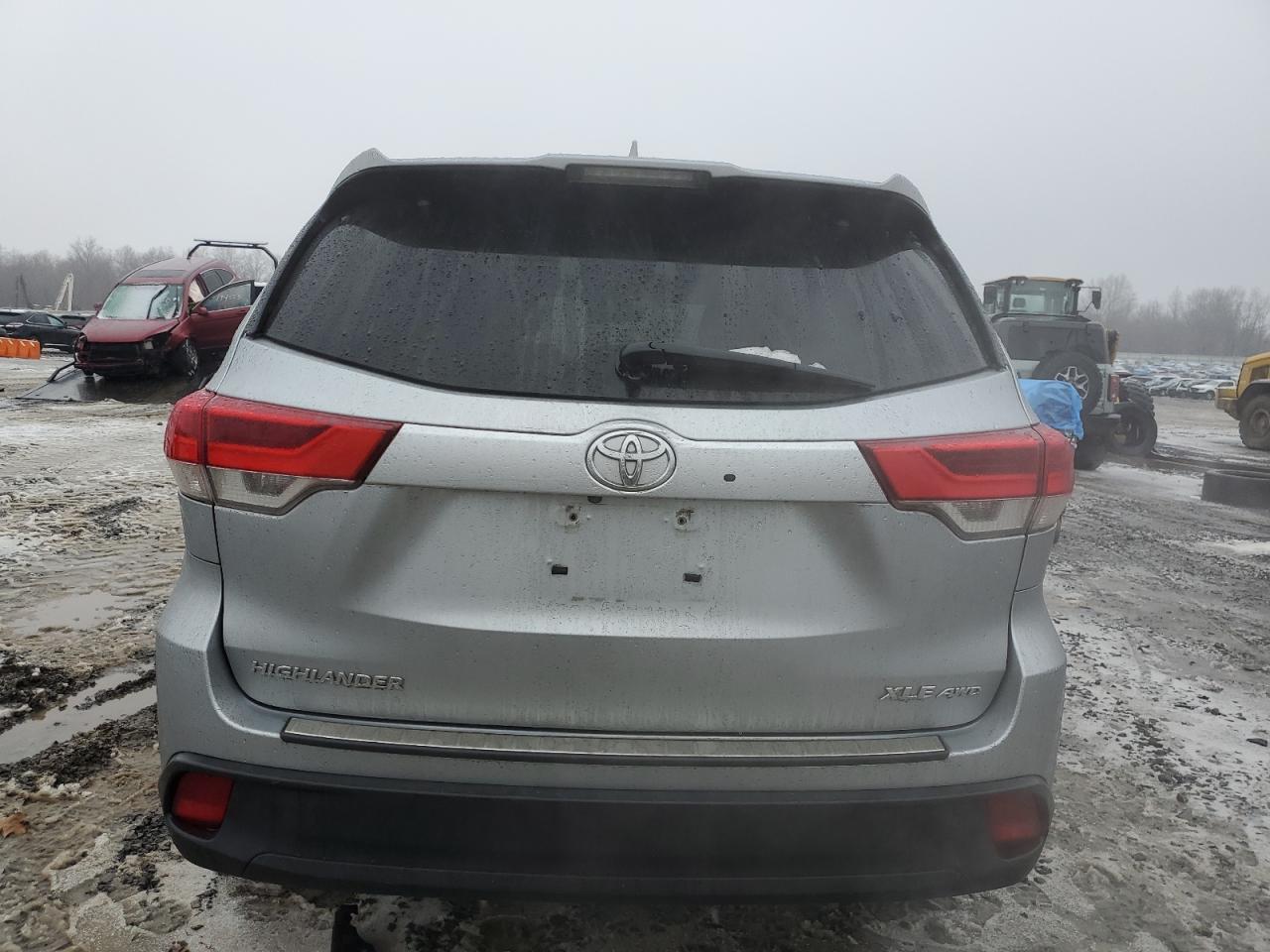 2017 Toyota Highlander - Image 6