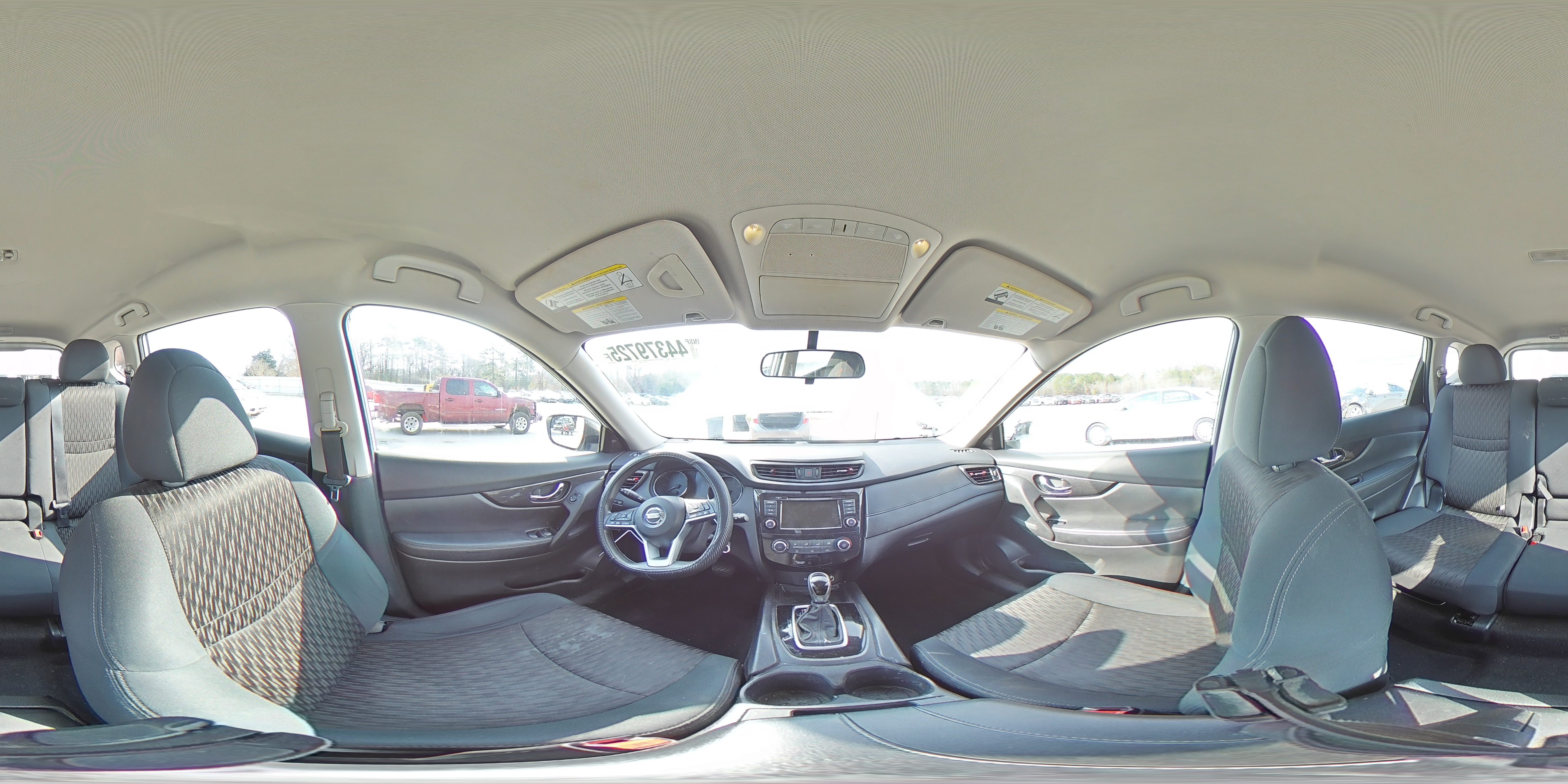 2018 Nissan Rogue - Image 13