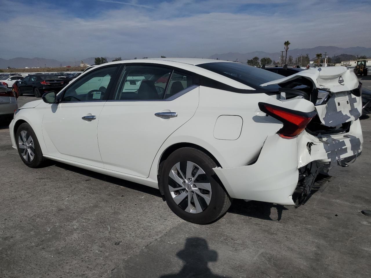 2024 Nissan Altima - Image 2