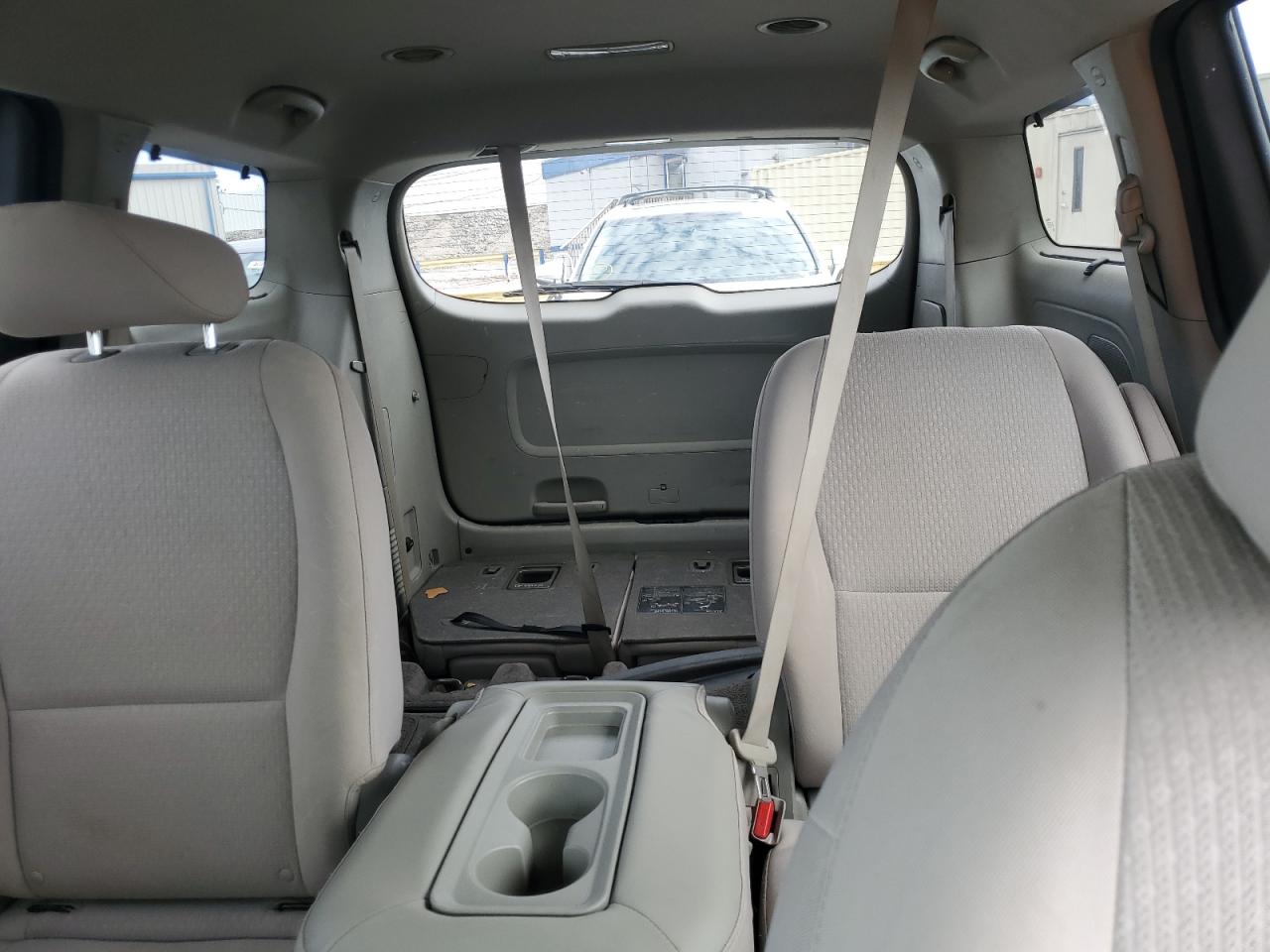 2016 Kia Sedona - Image 10