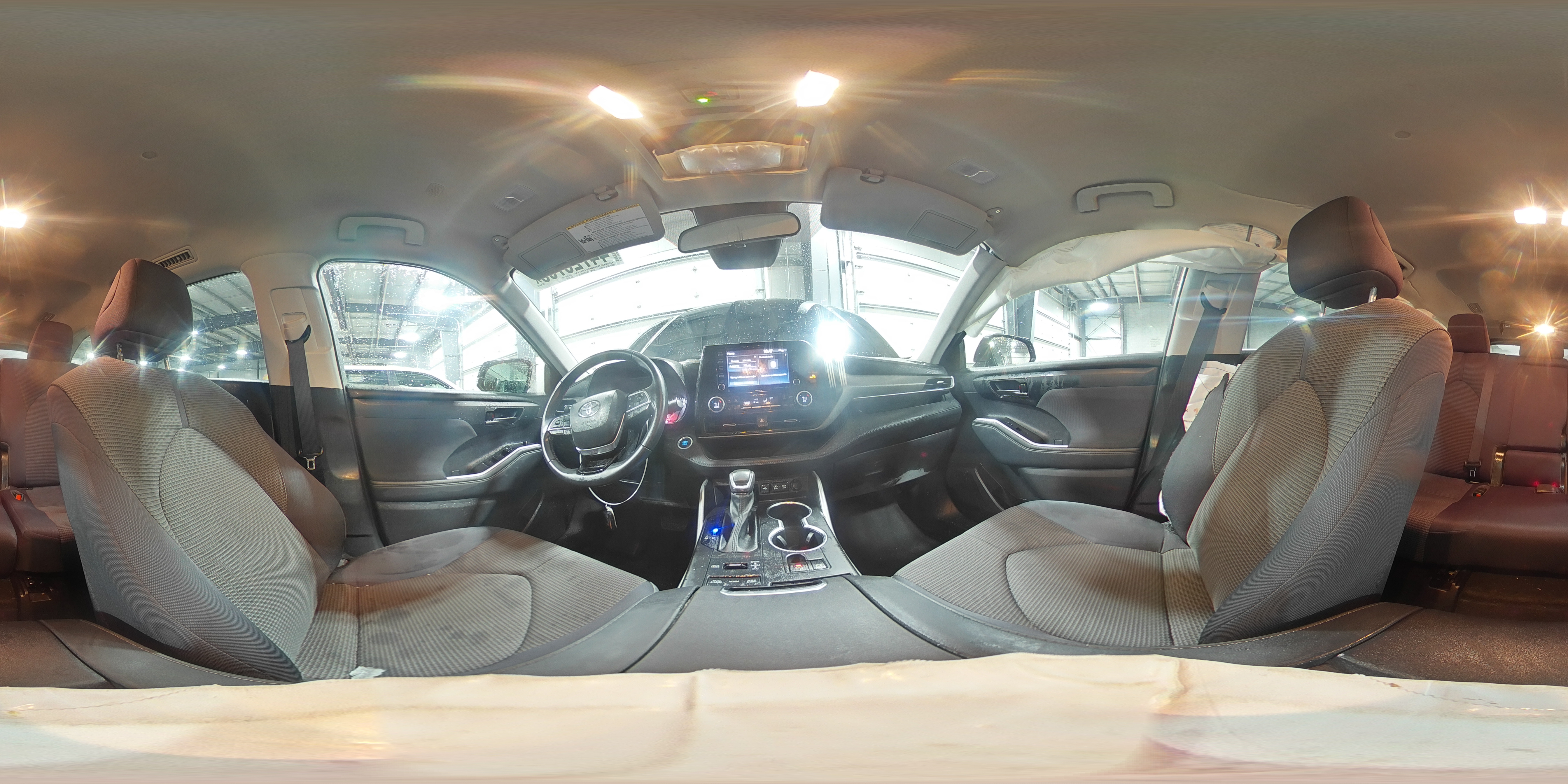 2021 Toyota Highlander - Image 13