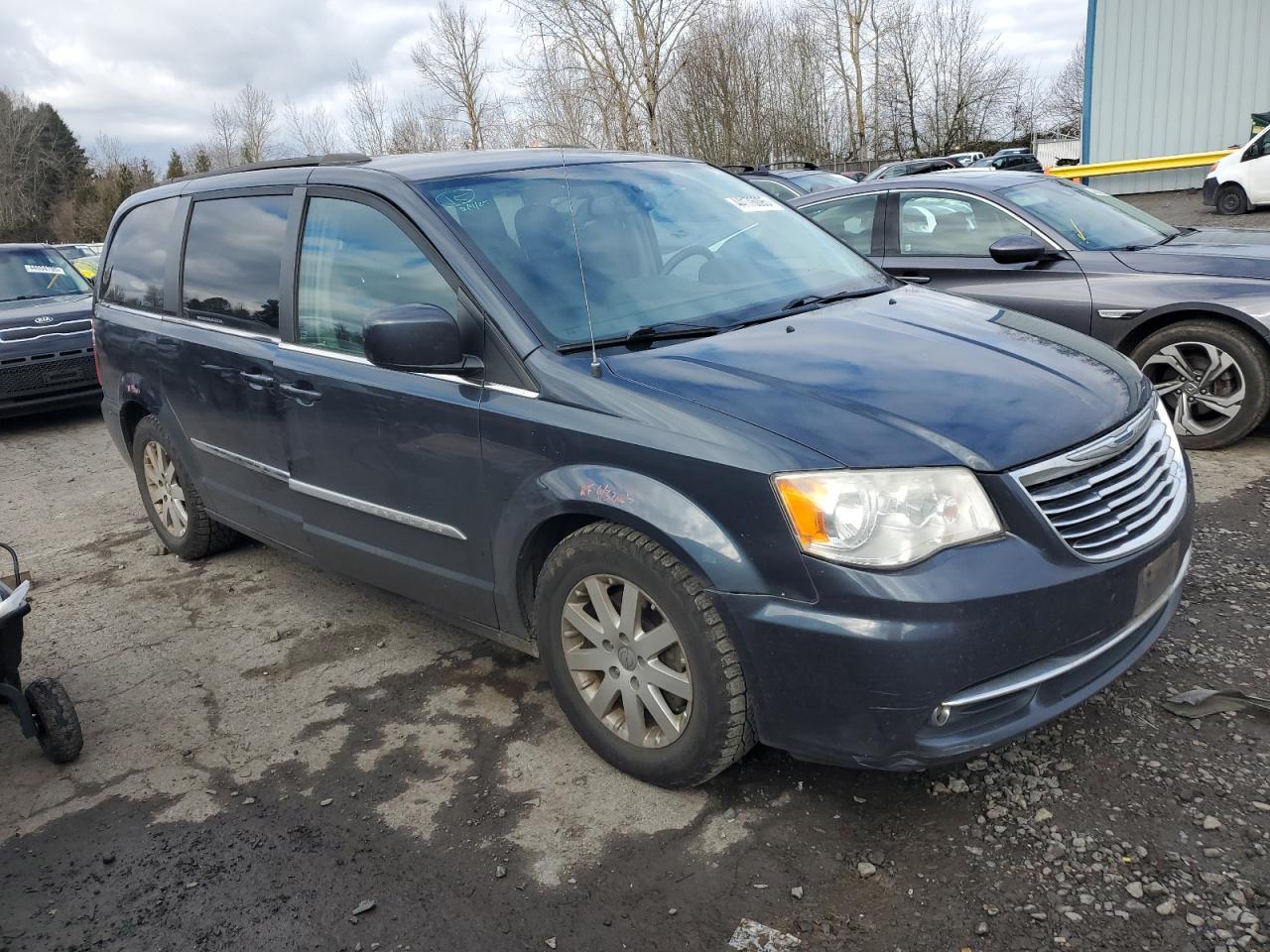 2014 Chrysler Town & Country - Image 4
