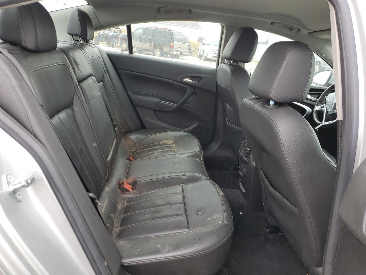 2011 Buick Regal - Image 10