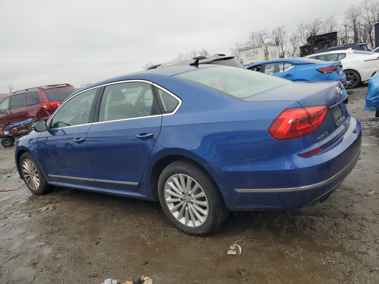 2016 Volkswagen Passat - Image 2