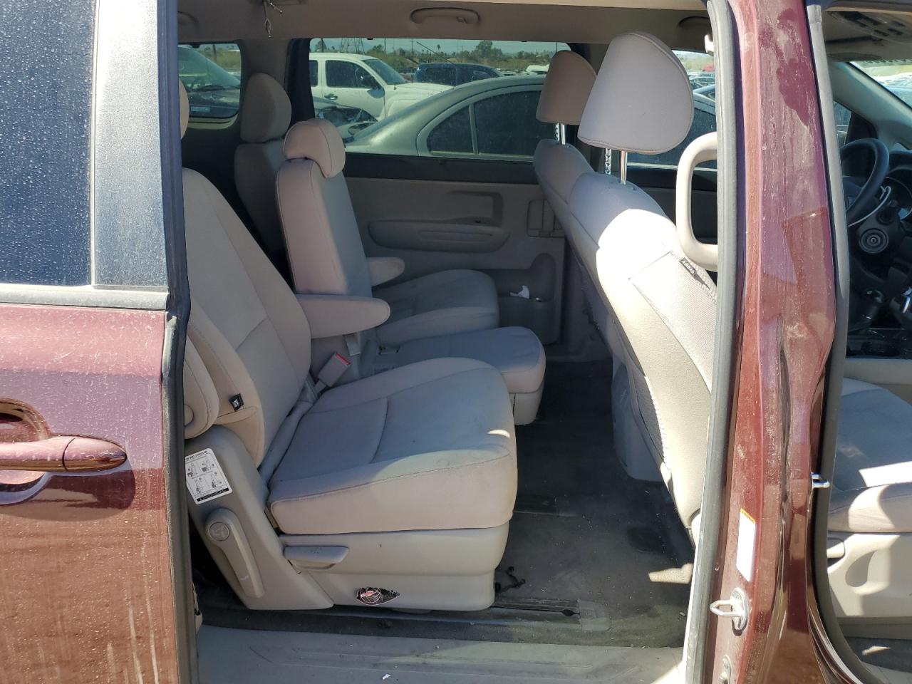 2016 Kia Sedona - Image 12