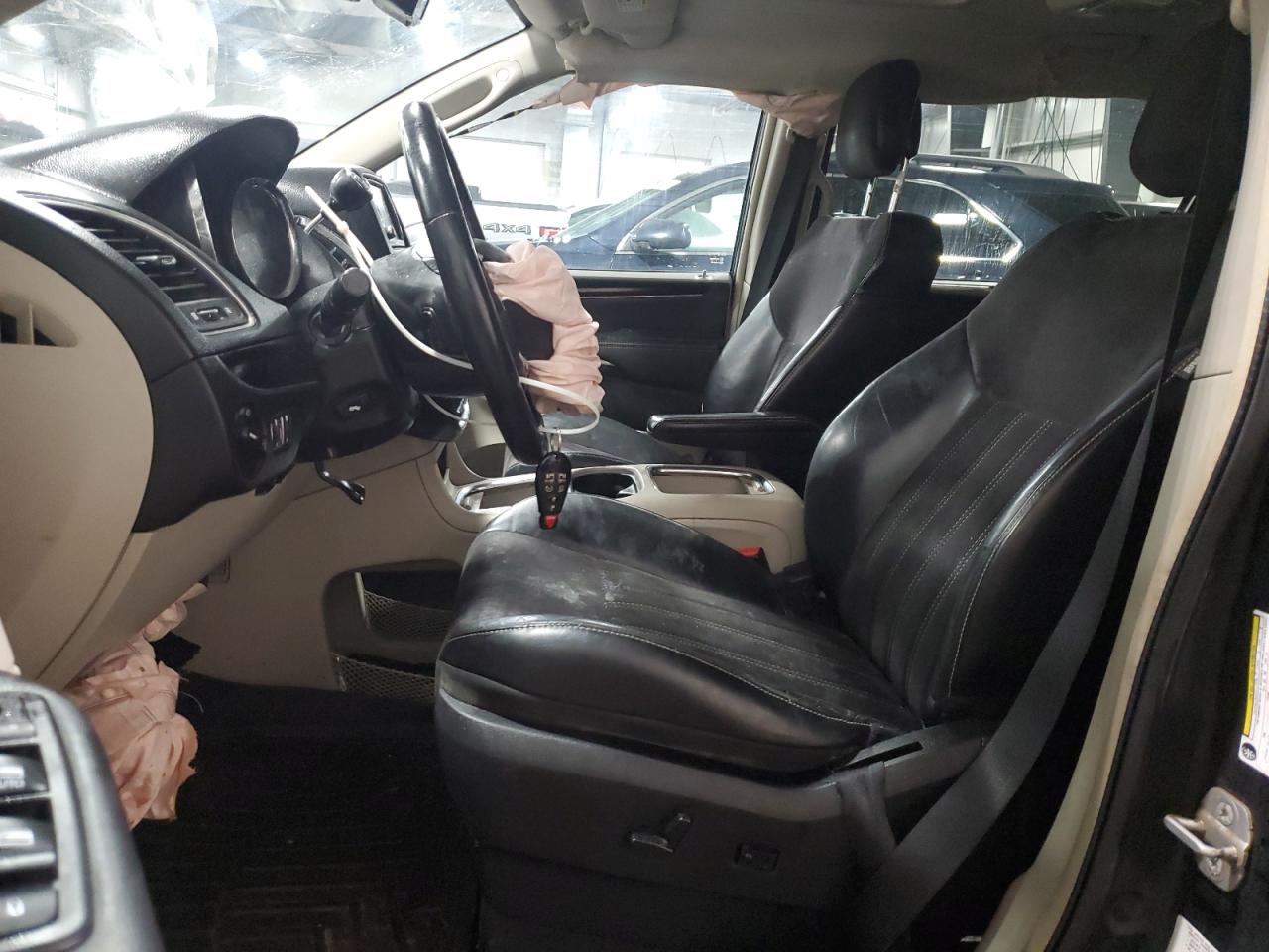 2014 Chrysler Town & Country - Image 7