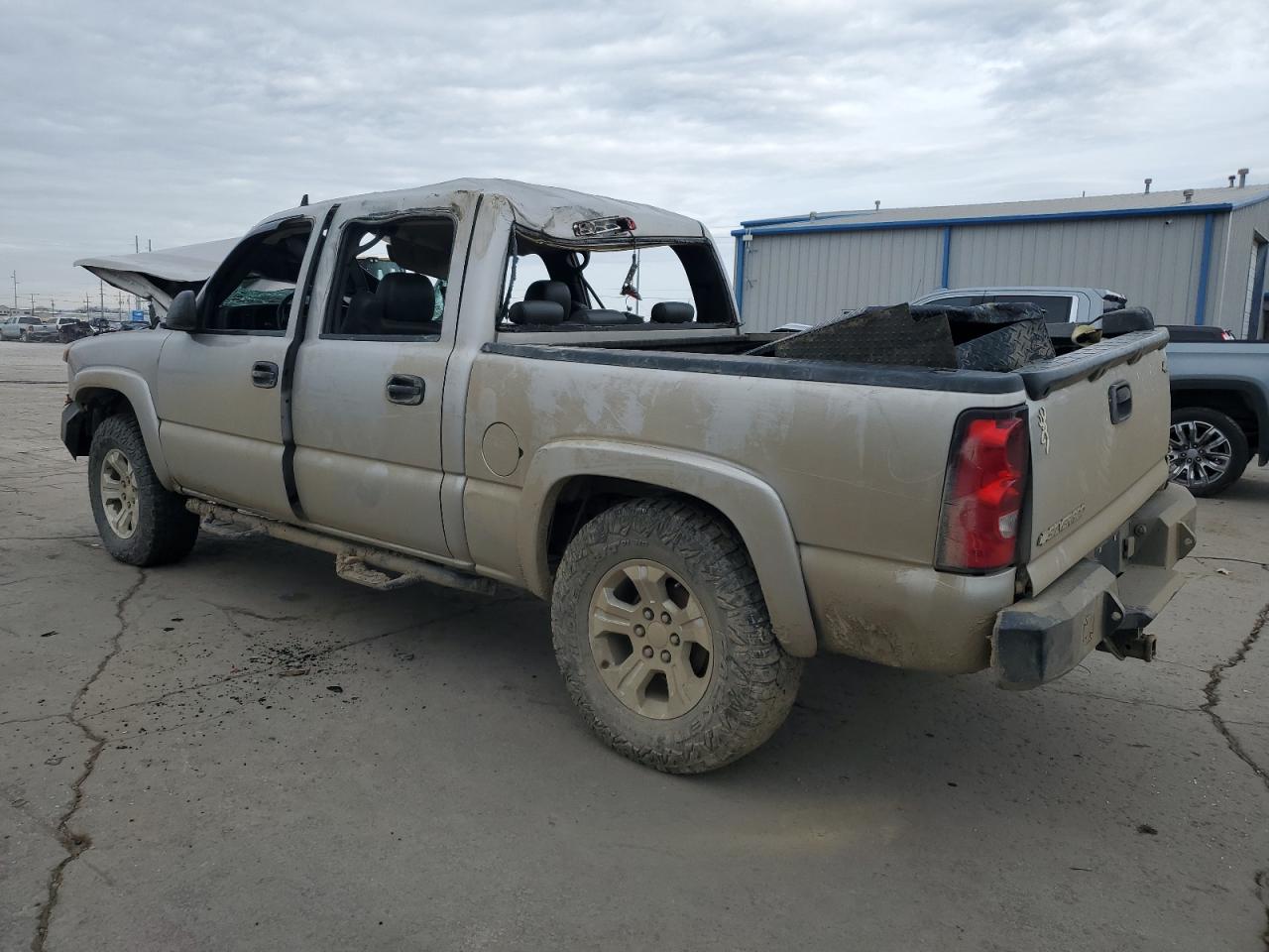 2007 Chevrolet Silverado - Image 2