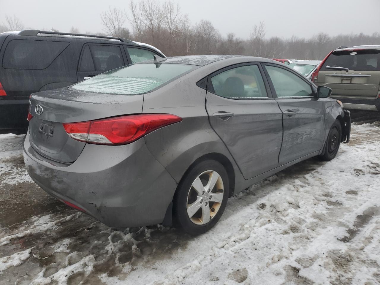 2013 Hyundai Elantra - Image 3