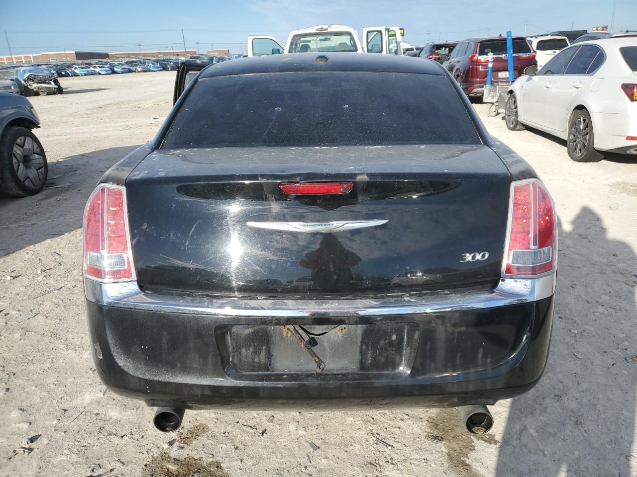 2014 Chrysler 300 - Image 6