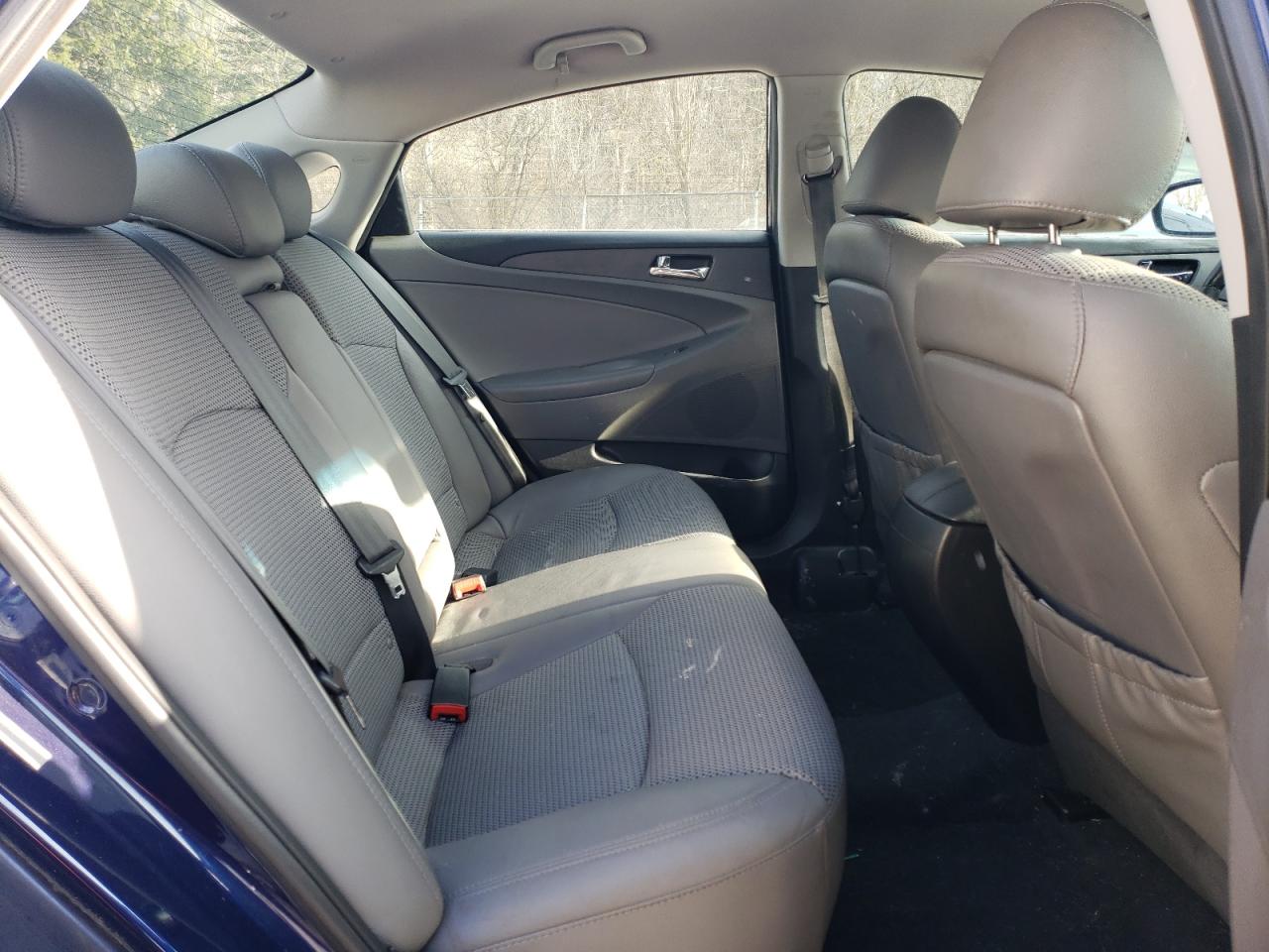 2011 Hyundai Sonata - Image 10