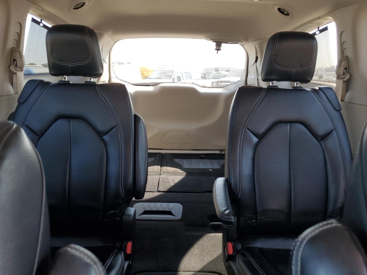 2022 Chrysler Pacifica - Image 10