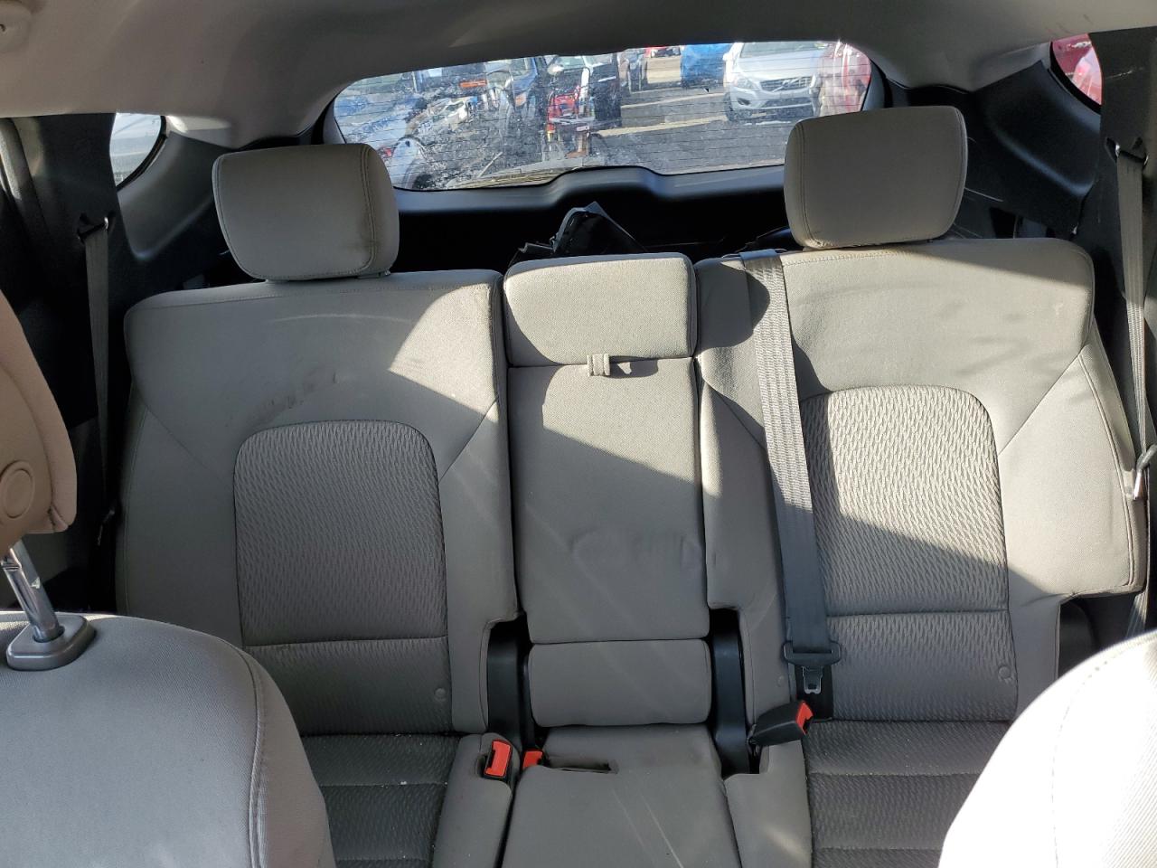 2017 Hyundai Santa Fe - Image 10