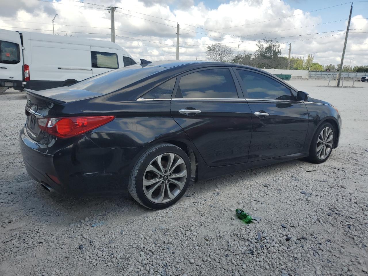 2014 Hyundai Sonata - Image 3