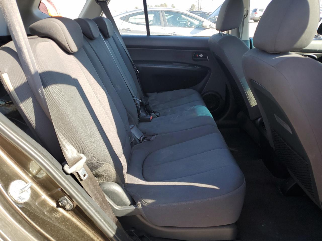2009 Kia Rondo - Image 12